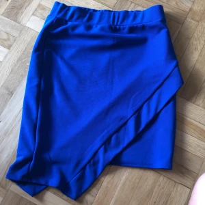 Kjol - Stretchig skön kjol, använd fåtal gånger. 