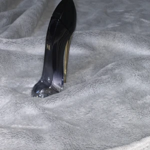 Good Girl parfym - Säljer en Carolina Herrera parfym. Nypris är mellan 650kr - 1000kr. Den är oanvänd och har tappat bort kartongen till den. Frakten står köparen för. Den luktar jättegott och kvinnligt och inte alls för starkt.