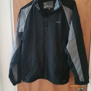 Jacka - Höst jacka stl 40. Det motsvarar medium i herr storlek. 