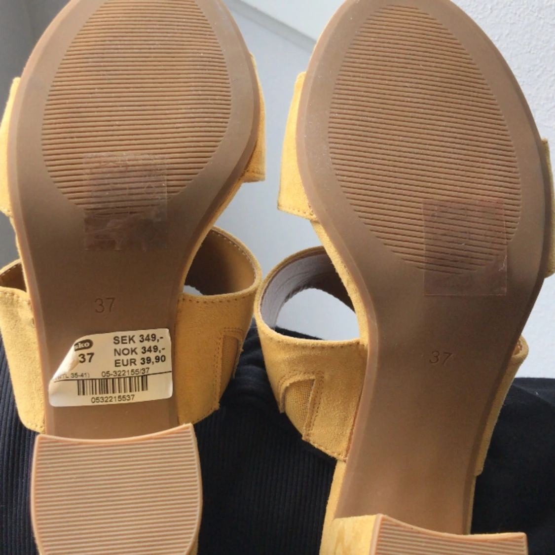 Skor i storlek 37  - 90