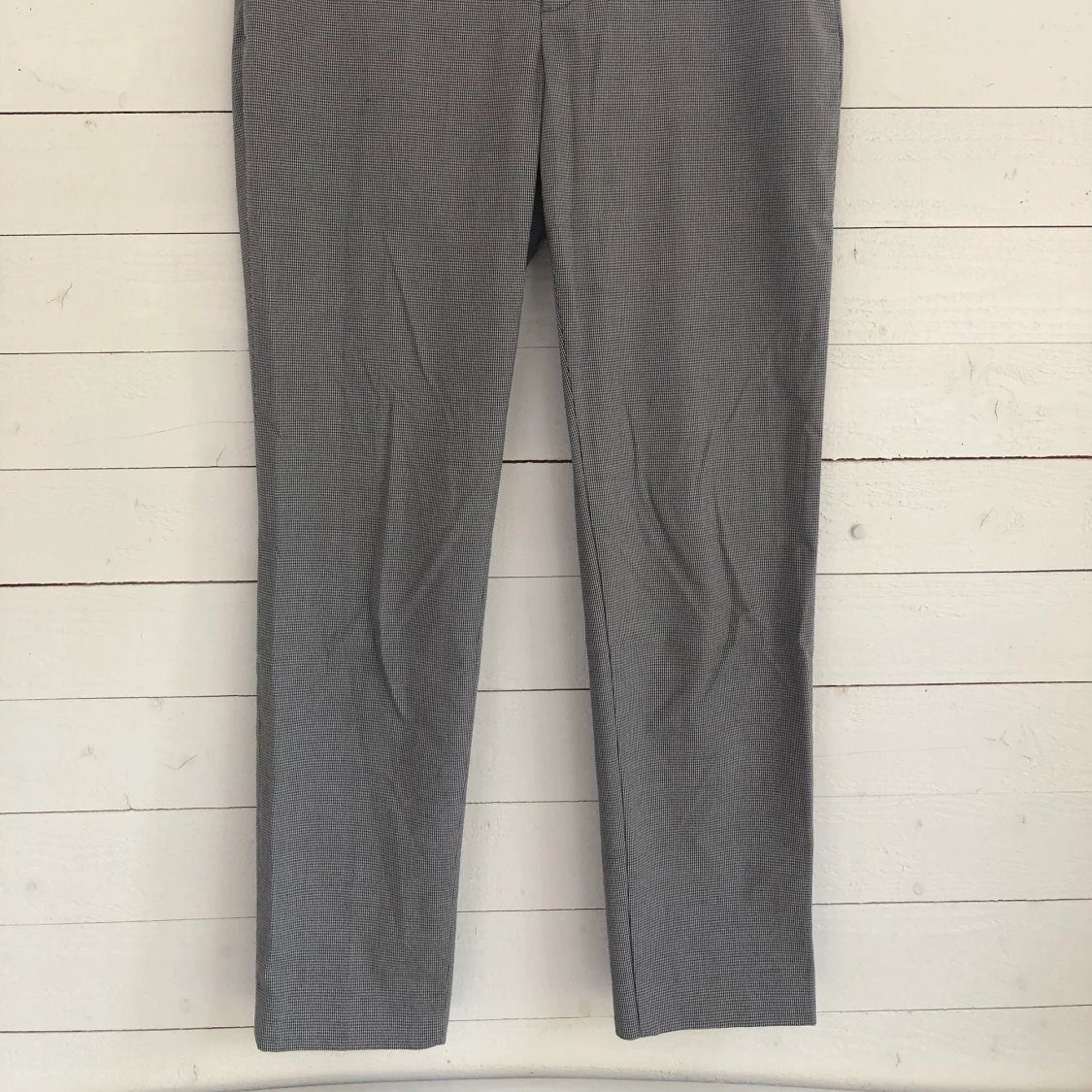 Svart/vita kostymbyxor från Zara i strl 36 - 90