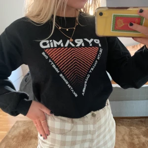 Sweatshirt - Bra skick🖤 Kan fraktas🧡