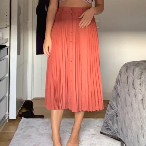 Fallande Kjol  - En fallande kjol i härligt material! 