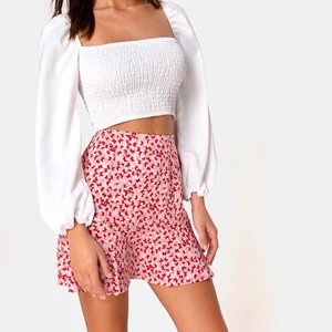 Kjol från Motel Rocks - Rosa kjol med fjärilsmönster från Motel Rocks. Storlek S, oanvänd med prislapp kvar.                          Vid snabb affär så bjuder jag på frakten!