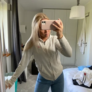 Ralp Lauren kofta - Koftan är i storlek L (barn storlek) men passar en XS🥰 köparen står för frakten