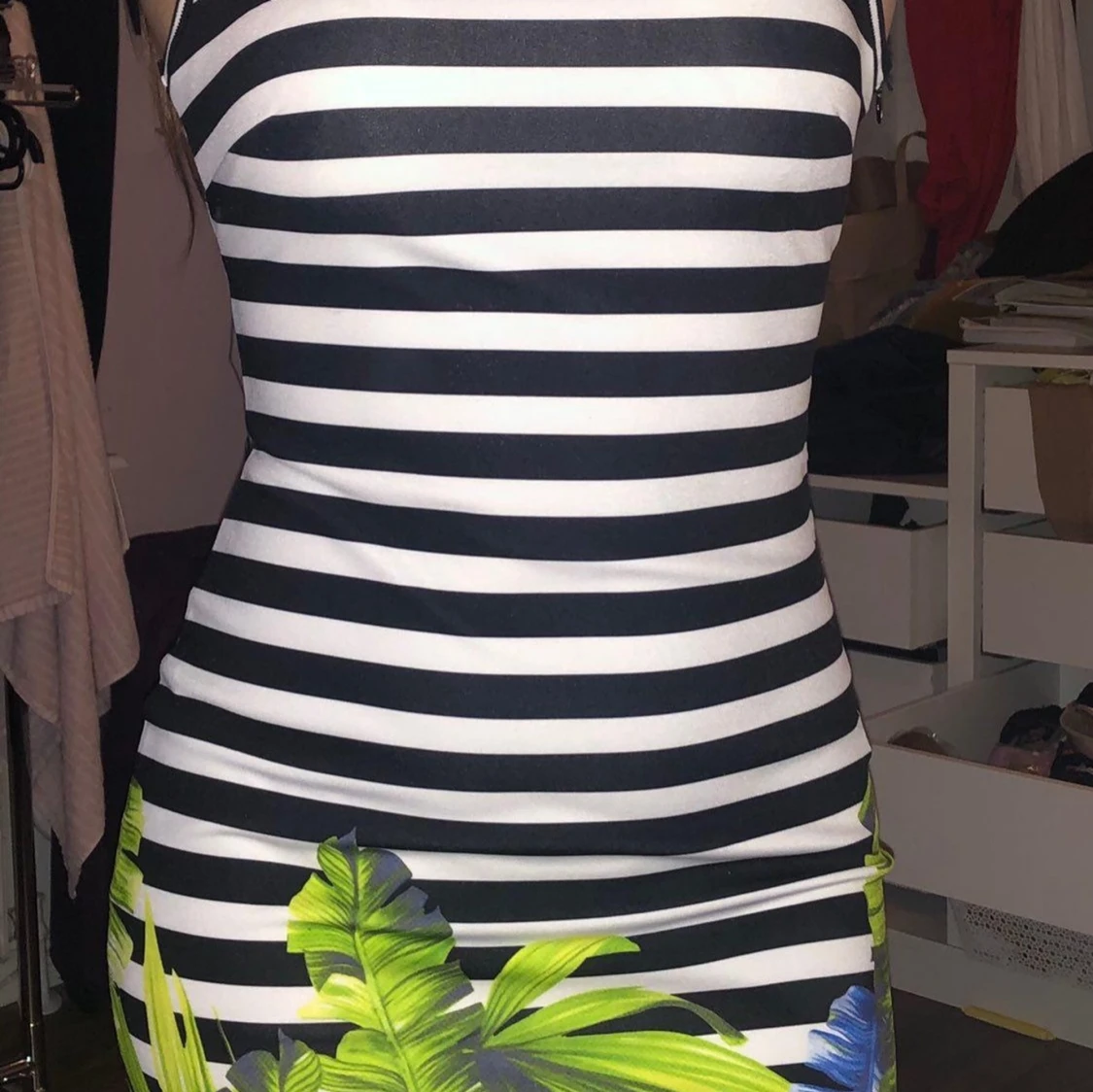 Randig blomklänning