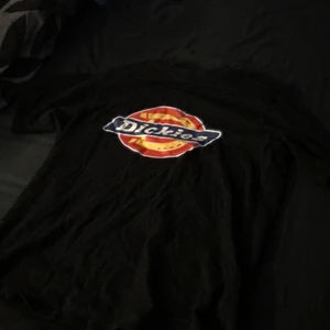 Dickies tröja - En svart dickies t-shirt. XS men passar S