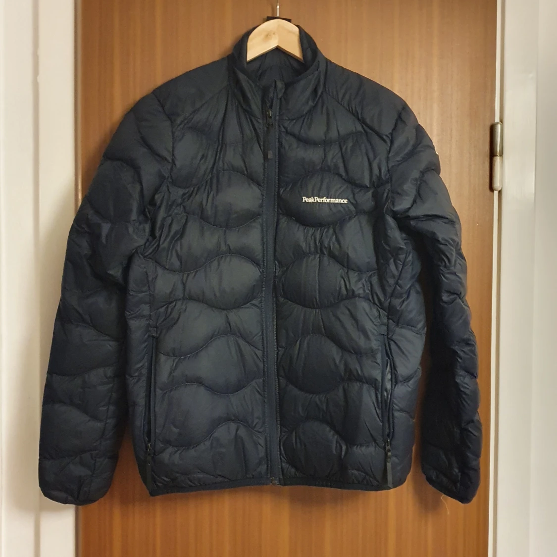 Nästan oanvänd Peak jacka
