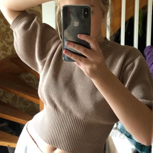 tröja - Super fin lite tjockare tröja, från bik bok, säljer pga att färgen inte passar mig. Köpt för 350