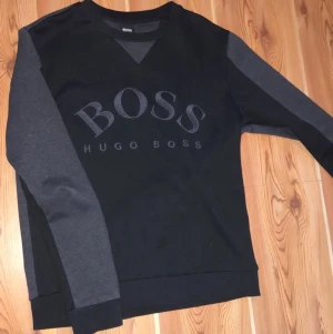 Hugo boss sweatshirt  - Storlek S