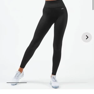 AYBL träningsbyxor - Säljer dessa då jag ej gymmar överhuvudtaget, aldrig använda. Storlek XS. 