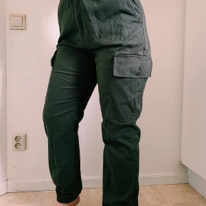 Cargo byxor från NAKD  - Fint skick, frakt tillkommer.