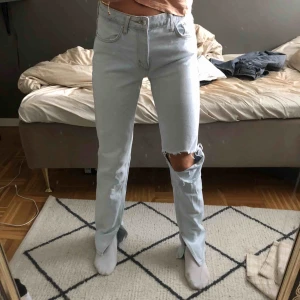  - Snygga jeans från zara! Klippt hålet själv🤍