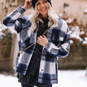 Rutig jacka  - Rutig jacka i storlek s, fint skick, från zara. Knappt använd. Inga defekter.. Frakt 65kr 