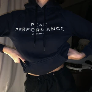 Peak hoodie  - Oanvänd hoodie från peak performance! Mötas upp eller frakta !:) 