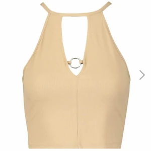 Snygg topp ifrån Tally Weijl - Säljer denna toppen ifrån Tally weijl. Helt oanvänd, dock är etiketten borttagen då jag har tvättat den 1 gång. Säljer pga för stor. Storlek 38, skulle säga att den passar en M/L. Köparen står för frakten 💞