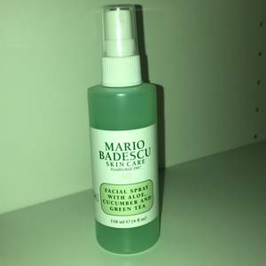 Mario Badescu face spray Helt ny och oöppnad  Doft: aloe, cucumber and green tea 118ml (4 fl oz) Säljs då jag redan har flera
