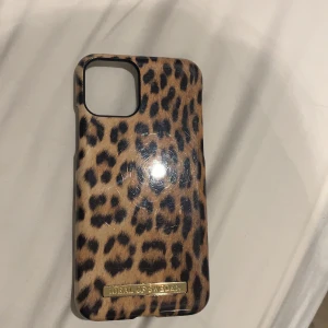 Skal  - Skal till iPhone 11 bara testat, köpte till fel telefon.leopard mönster 