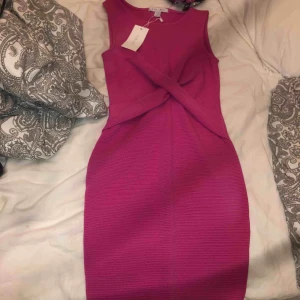  - Ny klänning 👗 aldrig använd inte så fin p mig därför säljer jag den.
