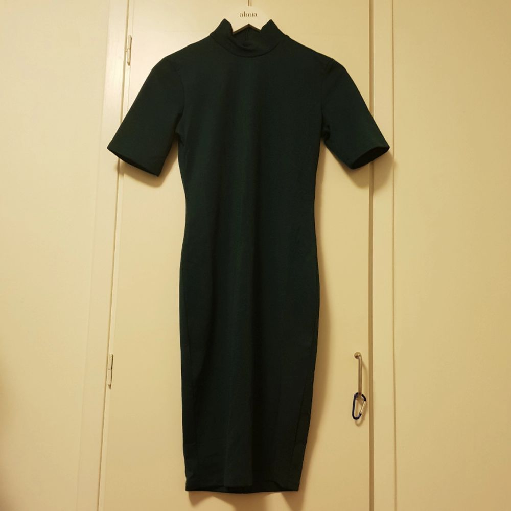 Ny mörkgrön klänning. Nypris 400 kr. Övrigt.
