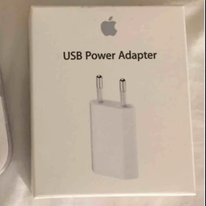  - Säljer en äkta apple adapter för 50kr.  Köpare står för frakten.