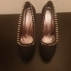 Black sexy, rock, Shoes, Heel 12, Very comfortable and sexy, For a special occasion.   Bought in Italy a year ago but almost never worn. Number of shoes: 39