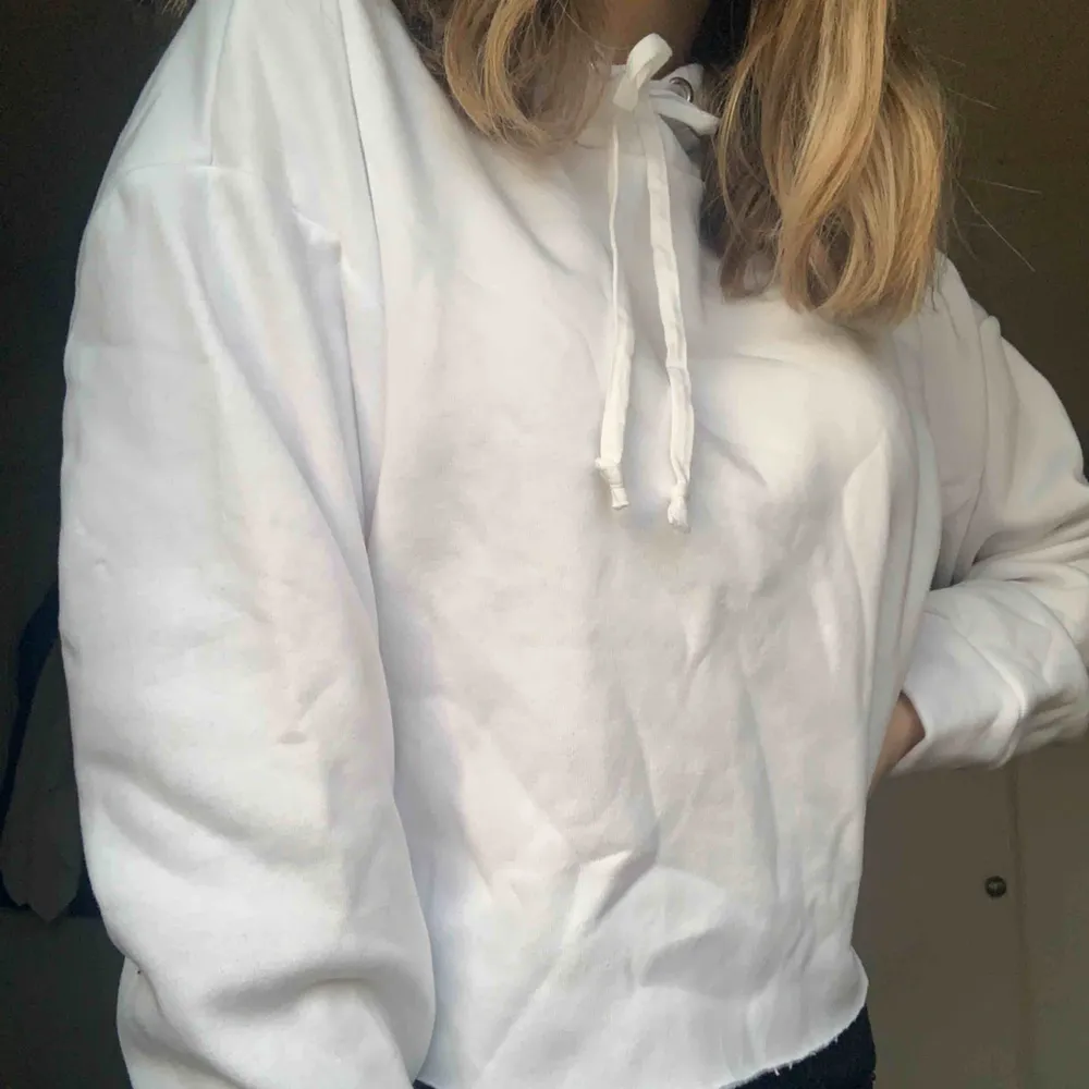 Mjuk vit hoodie, aldrig använd, från 157. Hoodies.