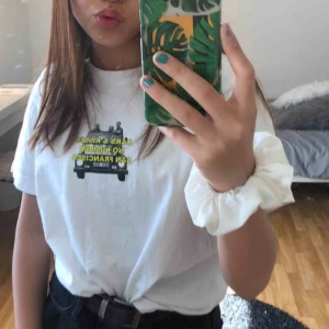  - Skitsnygg t-shirt från hov1.se  Limited Edition ⚡️ Köpt för 300 :- säljer för 150 + 36kr frakt