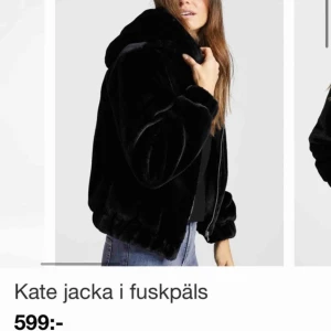  - Svart jacka från Cubus köpt för 600kr. Använd några fåtal gånger är i nyskick.  Buda gärna 