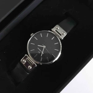  - Klocka av märke Mockberg. Modell MO111 Inköpt 20180713 för 1499 kr  Sparsamt använd, skickas i originalförpackning.