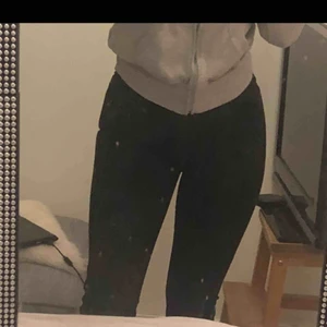  - Bootcut jeans från dr denim i modellen macy. Storlek M och längsta längden. M/32 Bra skick