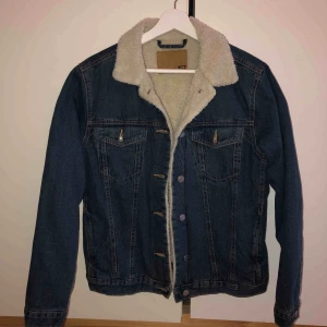  - Jacka i nytt skick, storlek s men passar även m