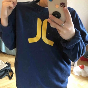  - ball collegetröja från WEZC! sparsamt använd!