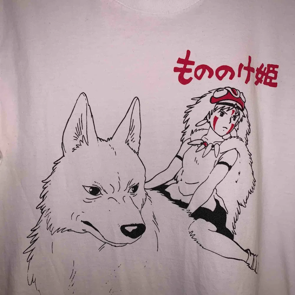 Anime t-shirt i strl S:)) frakt ingår ej. T-shirts.