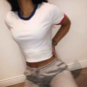  - Basic t-shirt i fint skick