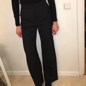  - Nya svarta kostymbyxor från hm. 