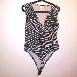  - Body från hm, storlek L. I nyskick.  Skickas med posten. ♣️