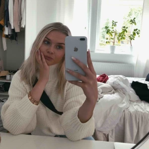  - superfin stickad vit tröja ifrån monki❣️ används för sällan! Storlek S 