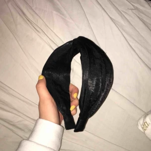  - Oanvänt lite större hårband från Cubus✌🏼✌🏼 lappen kvar 😊