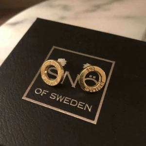  - Guldiga snö of sweden örhängen. Knappt använda. Frakt tillkommer på 9kr. 