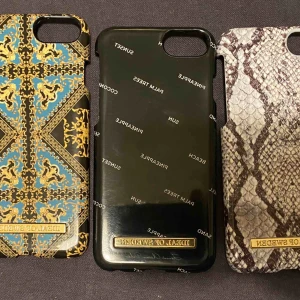  - Den med färg på sig saknar en liten bit av kanten men inget som gör så att mobilen ramlar ut ur skalet. Annars är dem i bra skick. Vid snabbt köp alla för 500. Kan gå ner i priserna vid snabb affär. Skalen passar för: iPhone 6,6S,7,8