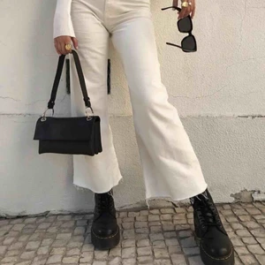  - Säljer ett par fett coola skor som jag köpte för ca 1 år sedan. Säljer pga att de tyvärr är för stora. Jättebra skick, kan gå ner i pris. Köpta på prettylittlethings 