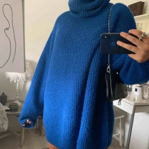  - Såå fin stickad klänning från Zara. Aldrig använd men saknar prislapp!💙✨