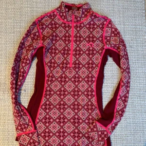  - Underställ från Kari Traa i 100% Ull. Använd, men väldigt fint skick. Nypris 899kr.