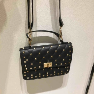  - Superfin väska, säljer pga kommer inte till andvändnig!🥰👍🏼