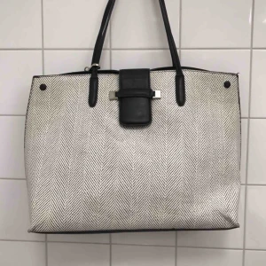  - Fin väska i nytt skick