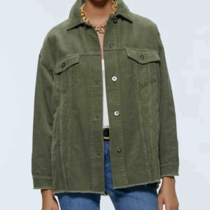  - Chunky manchesterjacka från Zara. Nyskick, använd 1 gång. Nypris 399kr. 