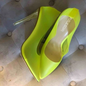  - Ett par mesch klackar! Storl US 6! Jag har 38! Frakten betalar köparen 