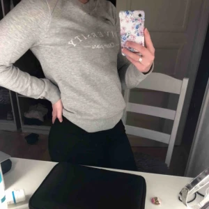  - Säljer en tröja från Gina tricot st S Oanvänd nypris: 299kr Säljer 50kr Köparen står för frakten:)