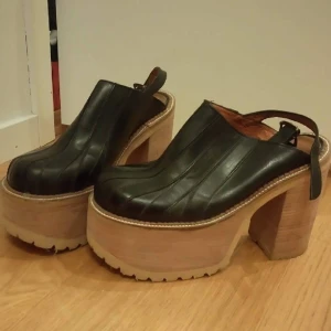  - Helt nya, dyra i inköp. 